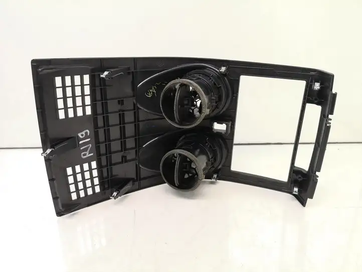 Nissan Qashqai (2006 - 2010) P10381A77100 Центральный воздушный дефлектор — фото 7