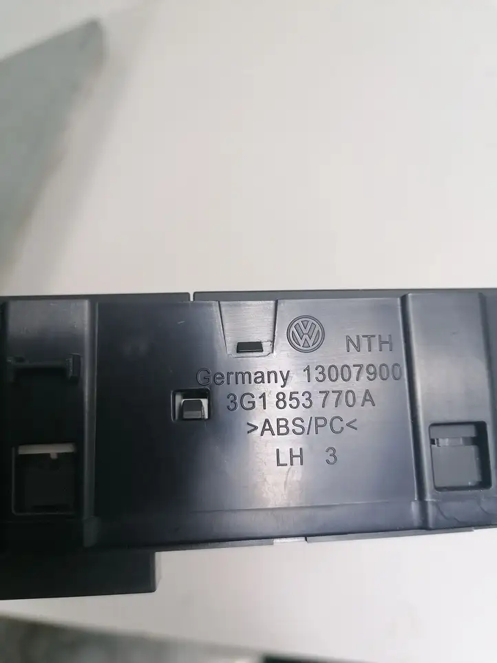 Volkswagen PASSAT B8 (2015 - ) 3G1853770A Включатель аварийных фонарей — фото 2