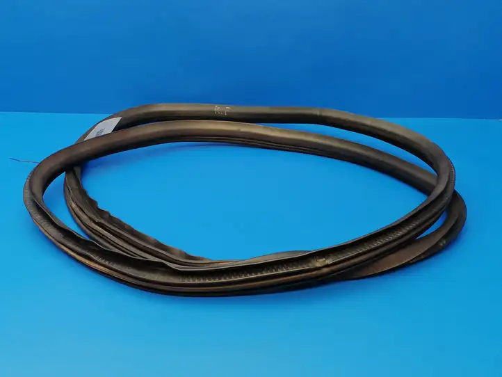 Cadillac CTS (2002 - 2007) Уплотнитель передней двери (кузов) — фото 2