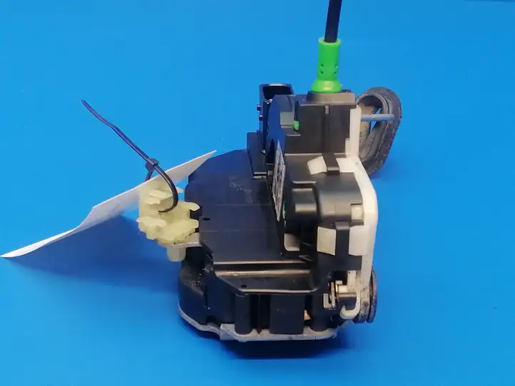 Opel Insignia A (2008 - 2017)  13503178 Замок задней двери