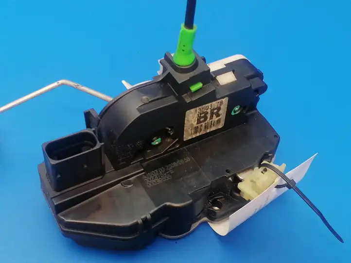 Opel Insignia A (2008 - 2017)  13503178 Замок задней двери