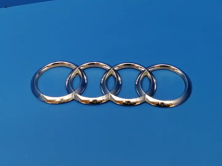 Audi A3/S3 8V (2012 - 2016) Эмблема производителя — фото 4