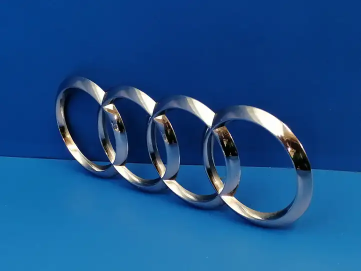 Audi A3/S3 8V (2012 - 2016) Эмблема производителя — фото 5