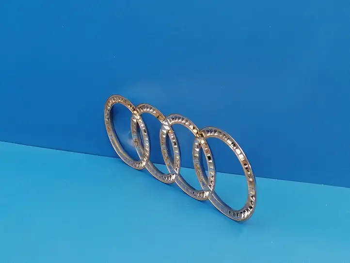Audi A3/S3 8V (2012 - 2016) Эмблема производителя — фото 8