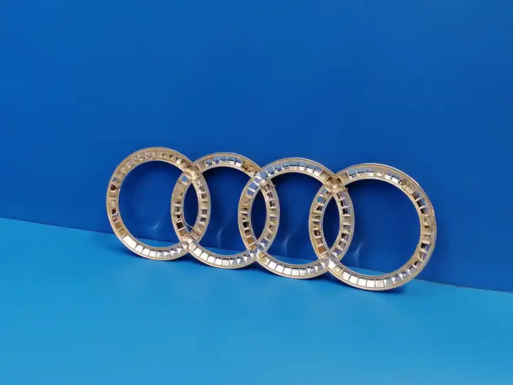 Audi A3/S3 8V (2012 - 2016) Эмблема производителя — фото 9