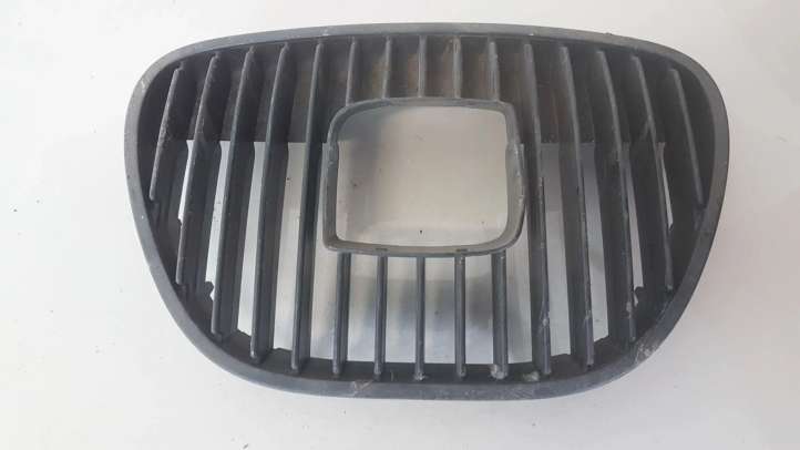 6L0853651 Seat Ibiza III (6L) Grotelės priekinės