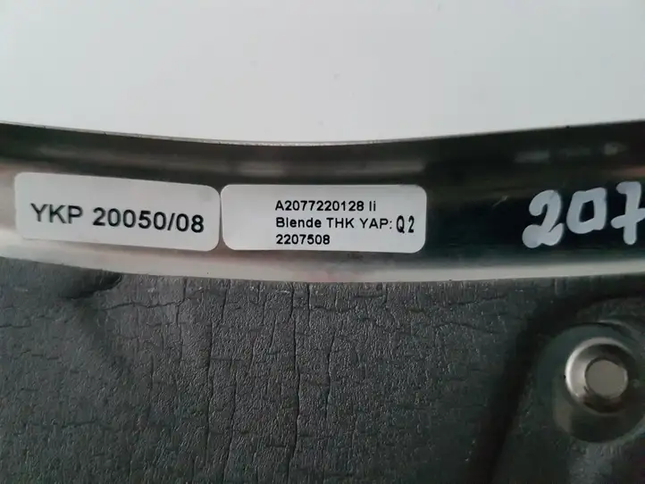Mercedes-Benz E A207 (2010 - 2017) A2077220128 Прочая отделка передней двери — фото 4