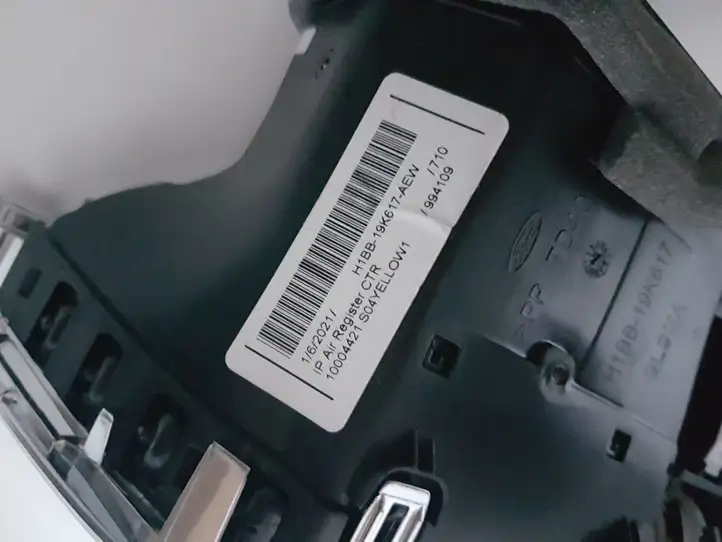 Ford Puma (2019 - ) H1BB19K617AEW Центральный воздушный дефлектор — фото 8