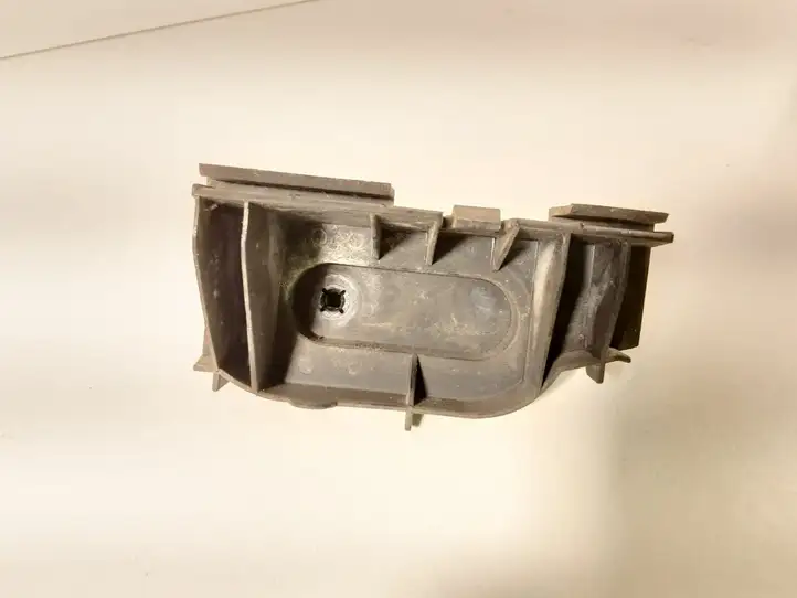 Toyota Corolla E120 E130 (2000 - 2004) 5256202010 Кронштейн заднего бампера — фото 3