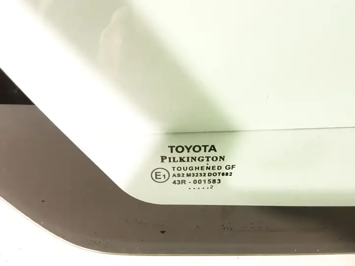 Toyota Corolla E120 E130 (2000 - 2004) 43R001583 Заднее боковое стекло — фото 3