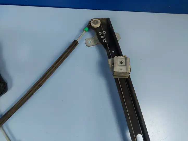 Volkswagen Golf V (2003 - 2009)  E038074012 Механизм для электрического подъема окон передней двери (без двигателя)