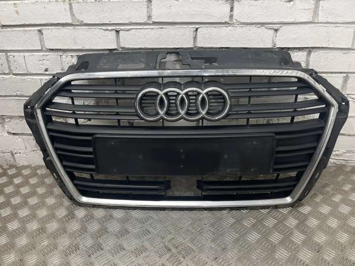 8V3853651AB Audi A3 S3 8V Grotelės priekinės