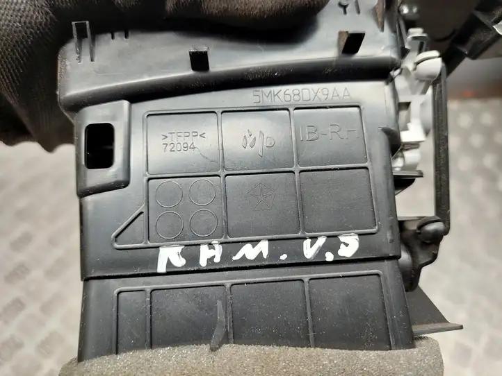 Dodge Ram (2008 - ) 5MK67DX9AA Центральный воздушный дефлектор — фото 2