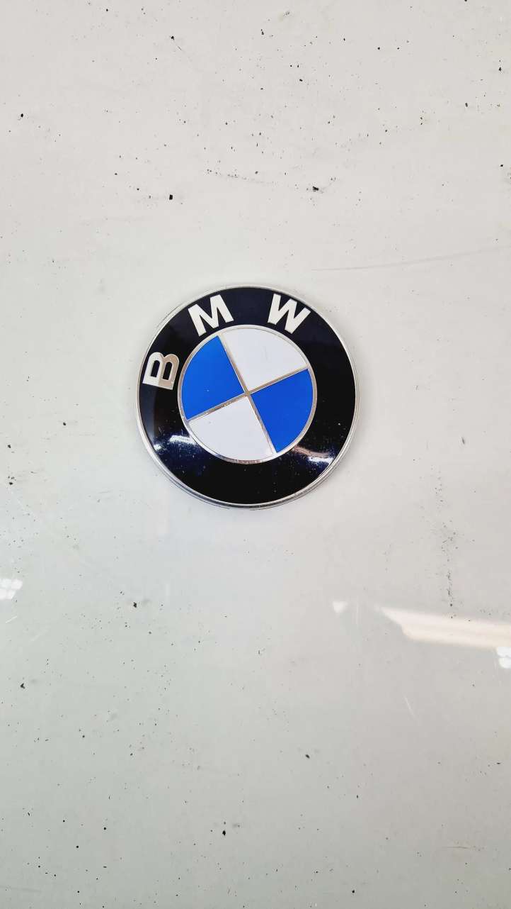 7057794 BMW 5 F10 F11 Gamintojo ženkliukas