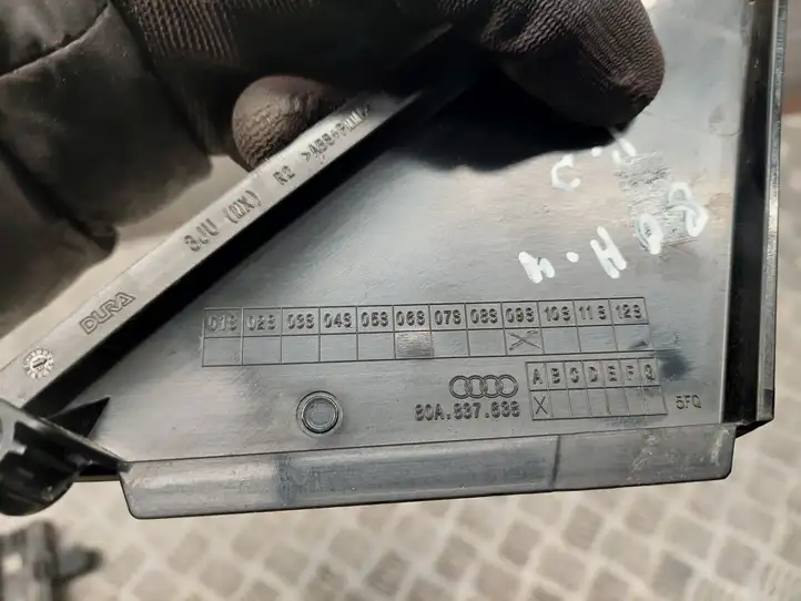 Audi Q5 SQ5 (2017 - ) 80A837638 Накладка стекла передней двери — фото 2
