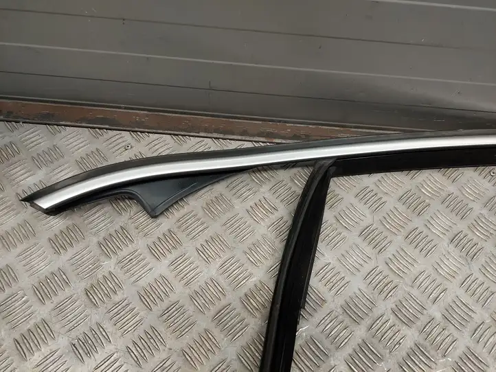 Mercedes-Benz GL X166 (2013 - 2019) A1667250925 Уплотнитель стекла передней двери — фото 5
