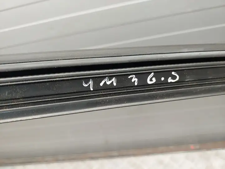 Audi Q7 4M (2015 - ) 4M0839432B Накладка стекла задней двери — фото 2