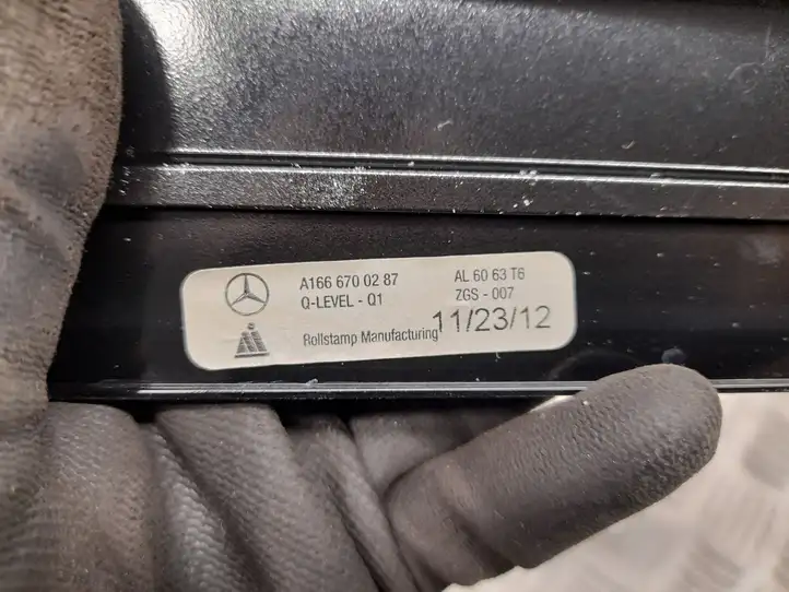 Mercedes-Benz GL X166 (2013 - 2019) A1666700287 Накладка стекла задней двери — фото 2