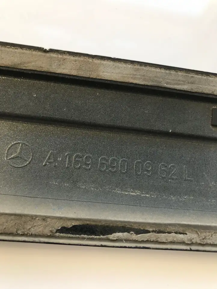 Mercedes-Benz A W169 (2004 - 2012) A1696900962 Молдинг заднего крыла — фото 2