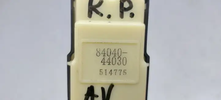 Toyota Avensis Verso (2001 - 2004) 8404044030 Блок кнопок стеклоподъемников — фото 2