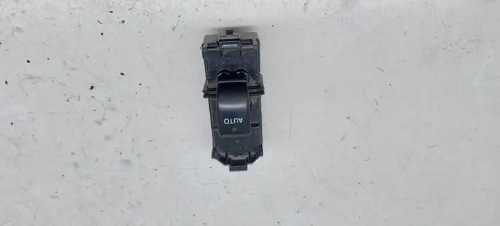 Toyota Avensis Verso (2001 - 2004) 8403044020 Блок кнопок стеклоподъемников — фото 1