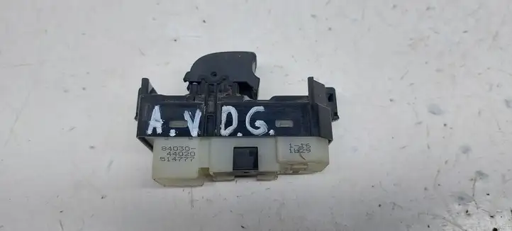 Toyota Avensis Verso (2001 - 2004) 8403044020 Блок кнопок стеклоподъемников — фото 2