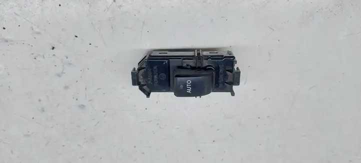 Toyota Avensis Verso (2001 - 2004) 8403044020 Блок кнопок стеклоподъемников — фото 4
