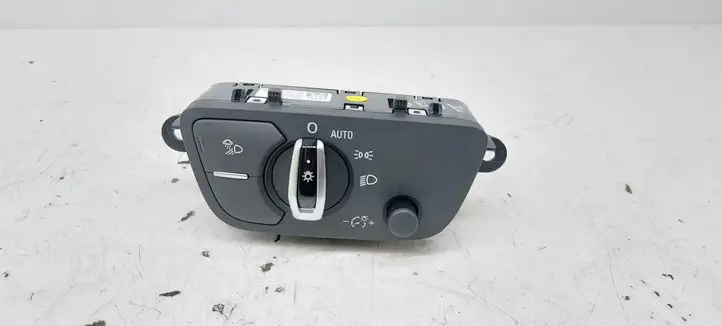 Audi A4 S4 B9 (2015 - 2019) 4M0941531S Включатель фонарей — фото 1