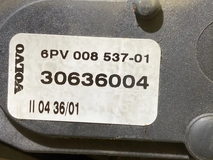 Volvo V70 (2000 - 2004) 30636004 Педаль акселератора — фото 2