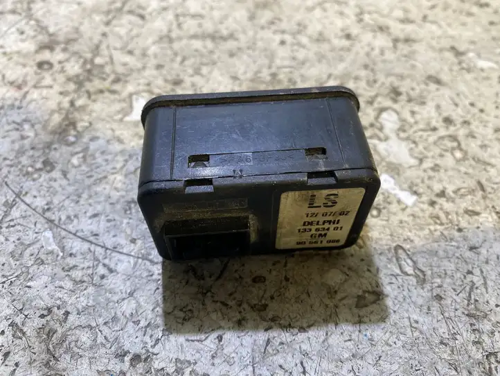 Opel Astra G (1998 - 2004) 13363401 Кнопка стеклоподъемников — фото 3