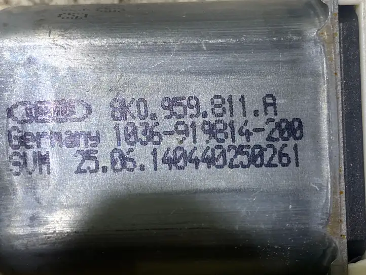 Audi A6 C7 (2011 - 2014) 8K0959811A Стеклоподъемник задней двери — фото 2
