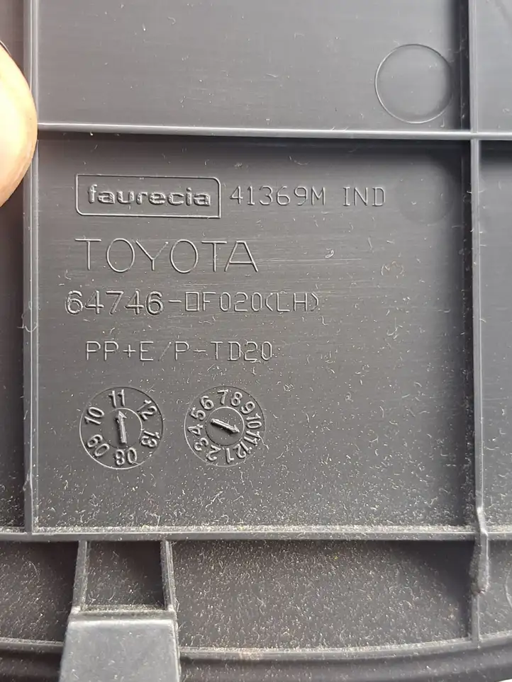 Toyota Verso (2009 - 2012) 647460F020 Прочая отделка багажника — фото 7