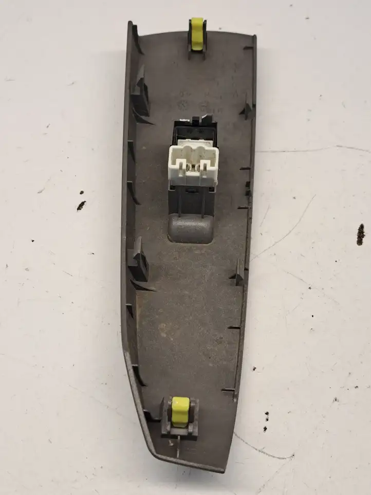 Toyota Prius (XW20) (2003 - 2009) 7427147050 Накладка кнопки стеклоподъемника — фото 3