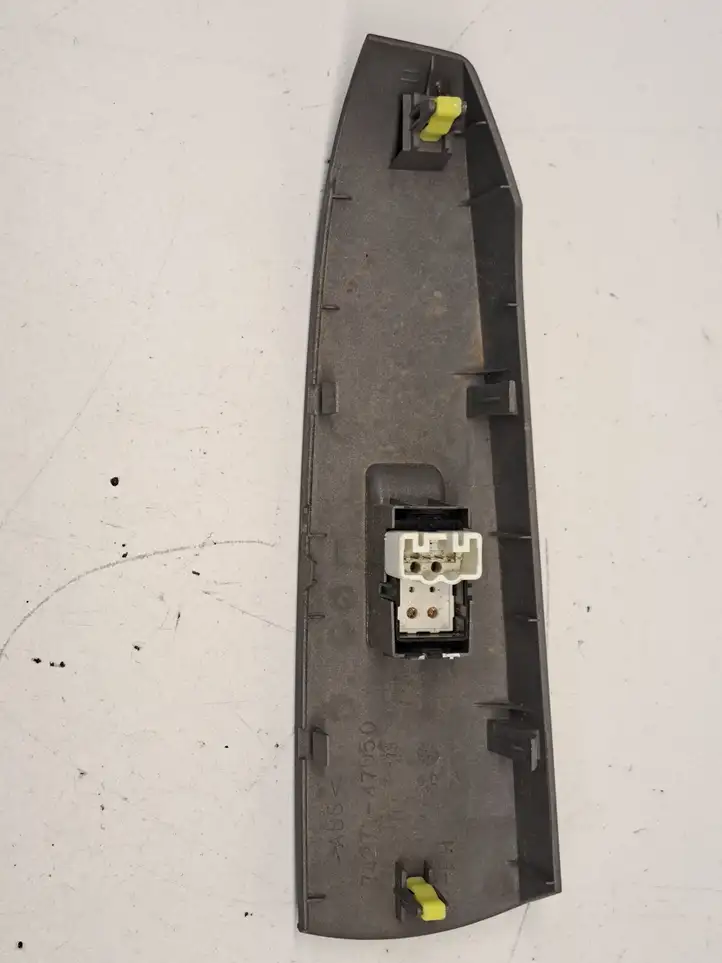 Toyota Prius (XW20) (2003 - 2009) 7427147050 Накладка кнопки стеклоподъемника — фото 4
