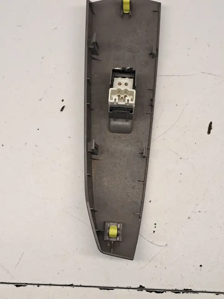 Toyota Prius (XW20) (2003 - 2009) 7427147050 Накладка кнопки стеклоподъемника — фото 5