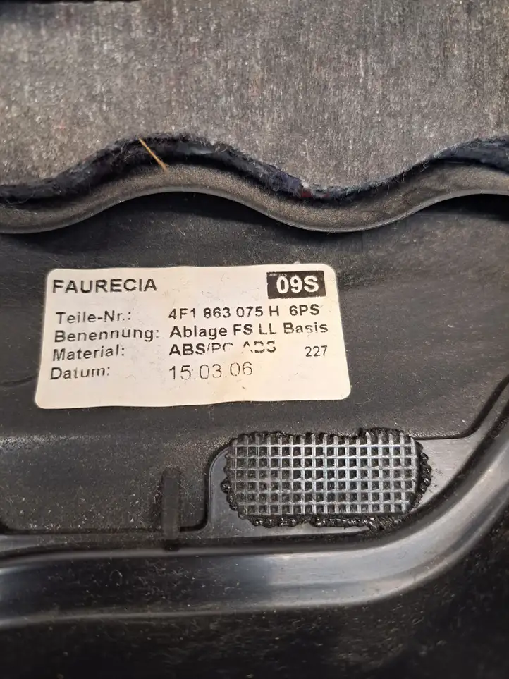 Audi A6 S6 C6 4F (2004 - 2008) 4F1863075 Нижняя отделка панели приборов — фото 3
