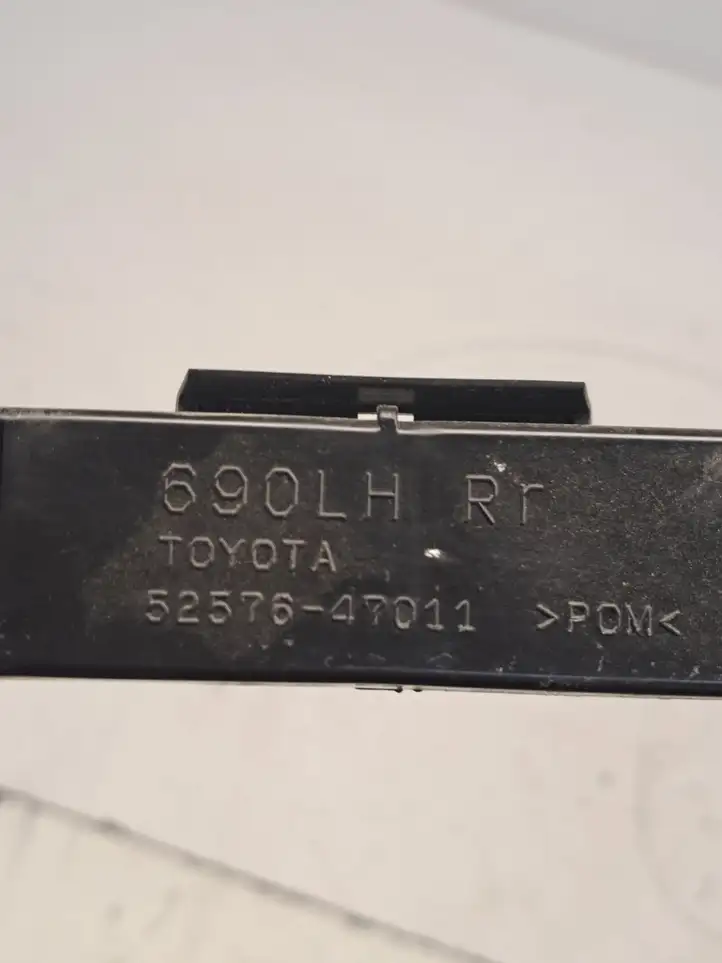 Toyota Prius (XW20) (2003 - 2009) 5257647011 Кронштейн заднего бампера — фото 4
