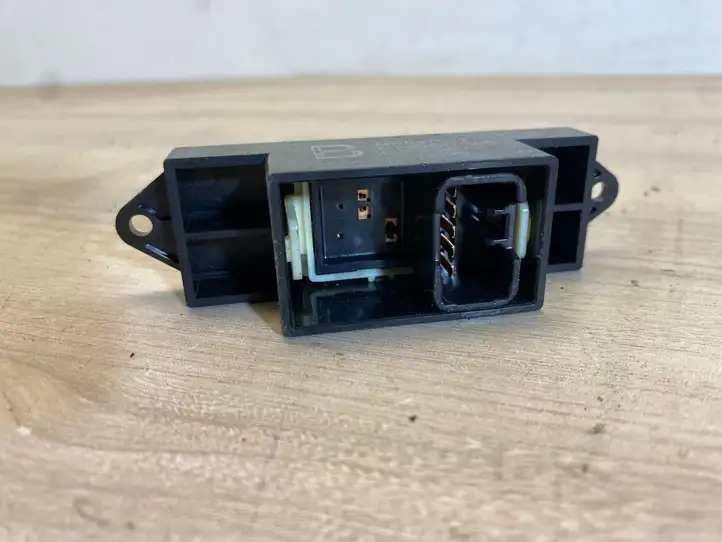 Mitsubishi Outlander (2012 - 2014) Mr587944 Кнопка стеклоподъемников — фото 1