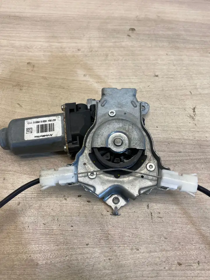 Nissan Qashqai (2010 - 2013) 402190a Стеклоподъемник задней двери — фото 8