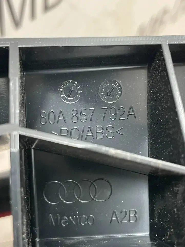 Audi Q5 SQ5 (2017 - ) 80A857792A Накладка ремня безопасности — фото 1
