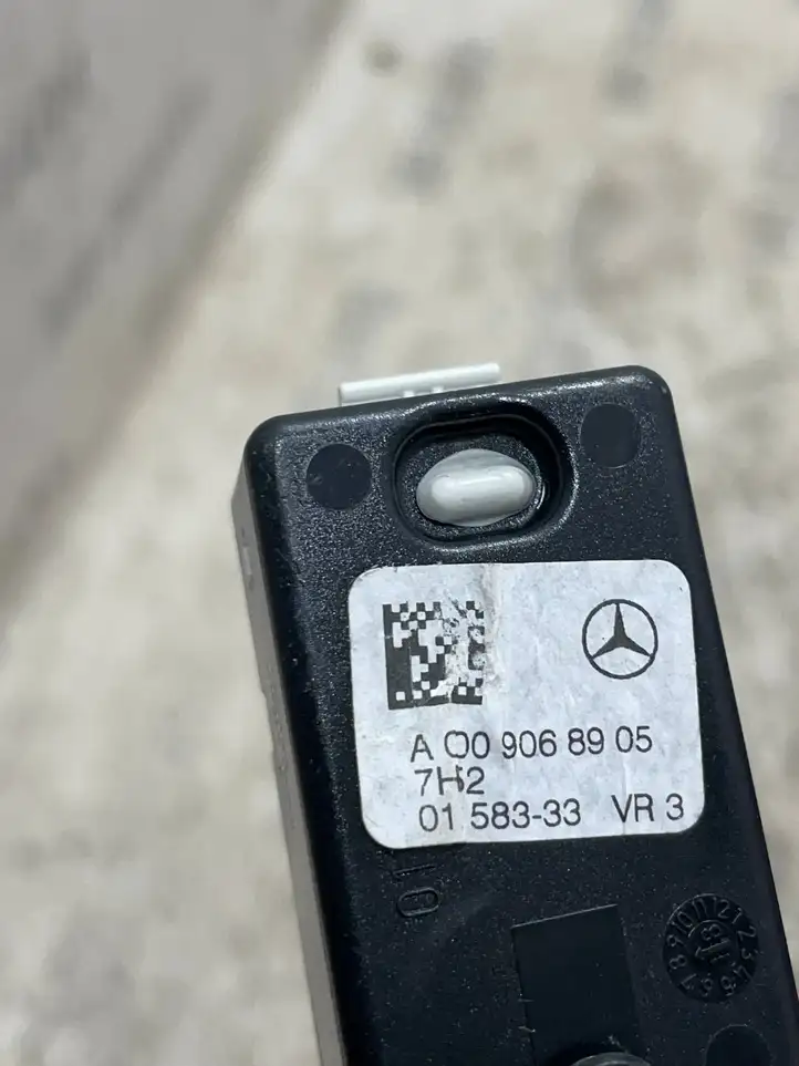 Mercedes-Benz GLE W166/C292 (2015 - 2019) A0009068905 Потолочная ручка задняя — фото 2