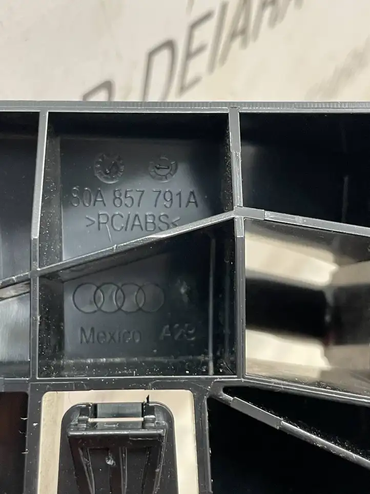 Audi Q5 SQ5 (2017 - ) 80A857791A Накладка ремня безопасности — фото 3
