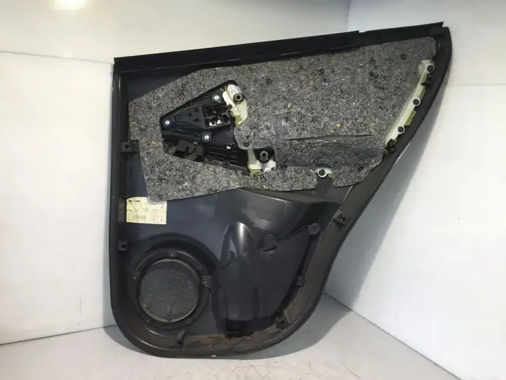 Toyota RAV 4 (XA40) (2012 - 2018) 67788X1B02 Обшивка задней двери — фото 2