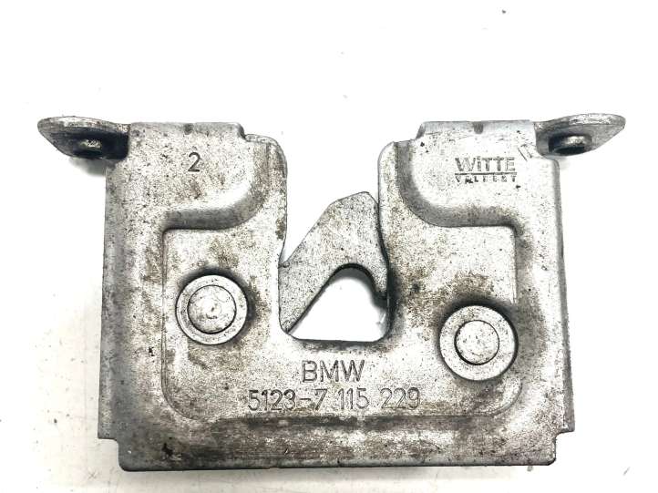 51237115229 BMW 5 E60 E61 Spyna variklio dangčio