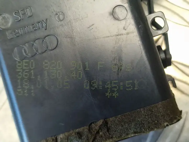Audi A4 S4 B7 8E 8H (2004 - 2009) 8E0820901F Боковой воздушный дефлектор — фото 4
