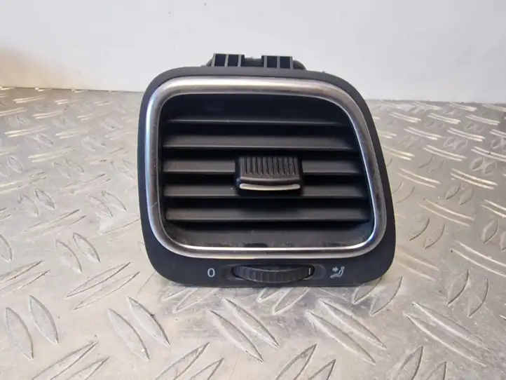 Volkswagen Scirocco (2008 - 2014) 1Q0819704G Боковой воздушный дефлектор — фото 1