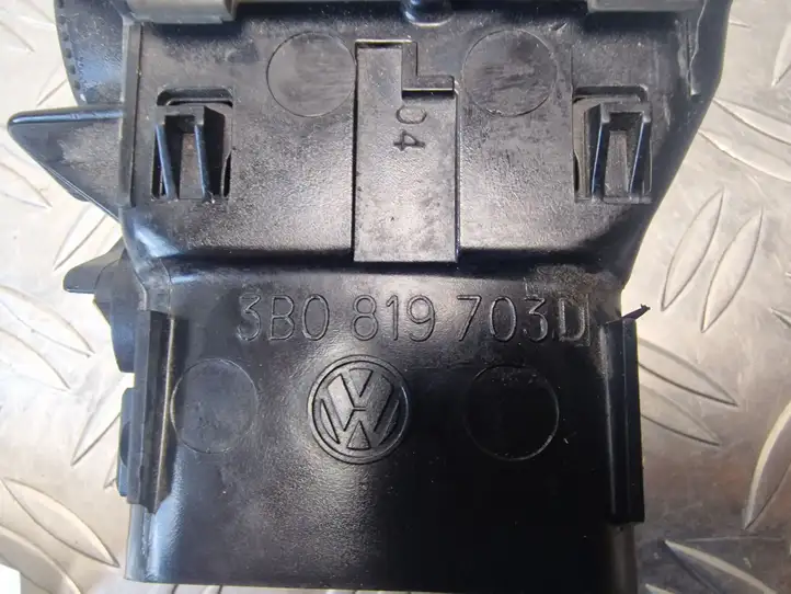 Volkswagen PASSAT B5.5 (2001 - 2005) 3B0819703D Боковой воздушный дефлектор — фото 4