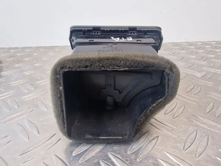 Volkswagen Golf V (2003 - 2009) 1K0819709 Боковой воздушный дефлектор — фото 2