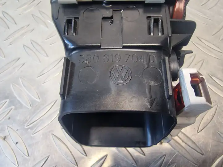 Volkswagen PASSAT B5.5 (2001 - 2005) 3B0819704D Боковой воздушный дефлектор — фото 4