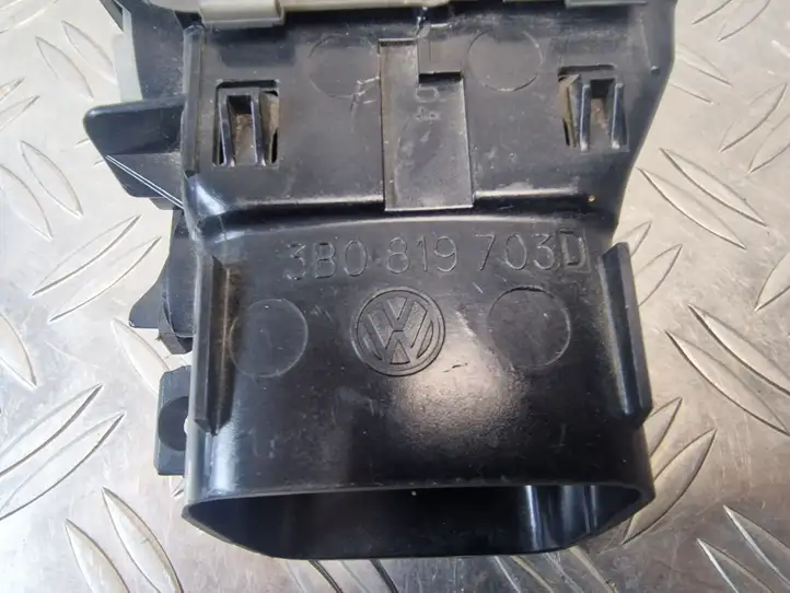 Volkswagen PASSAT B5.5 (2001 - 2005) 3B0819703D Боковой воздушный дефлектор — фото 4